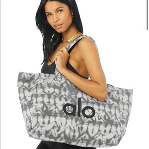 Alo Yoga Shopper Tote